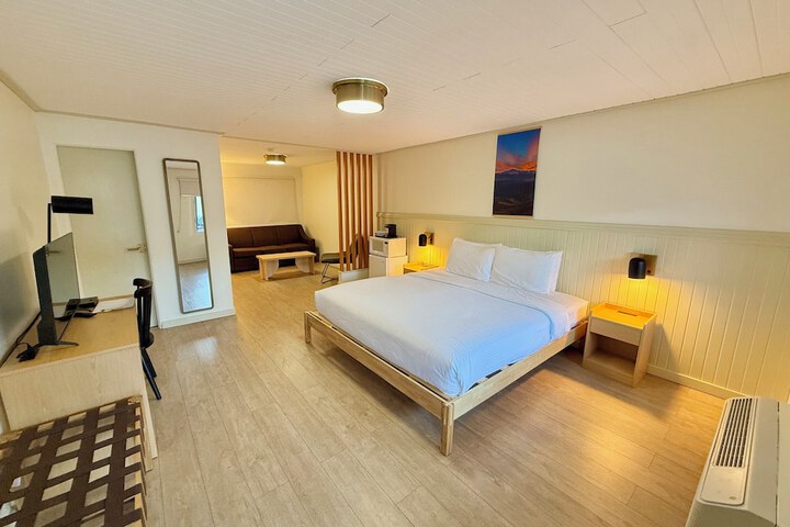 Room 3 of 18