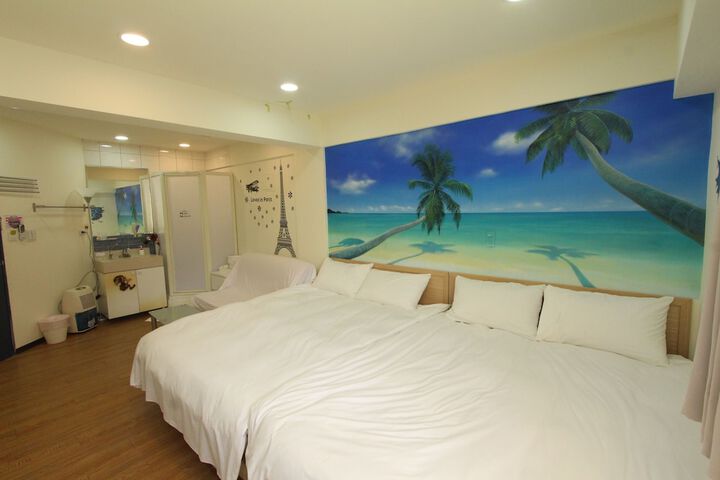 Room 28 of 246