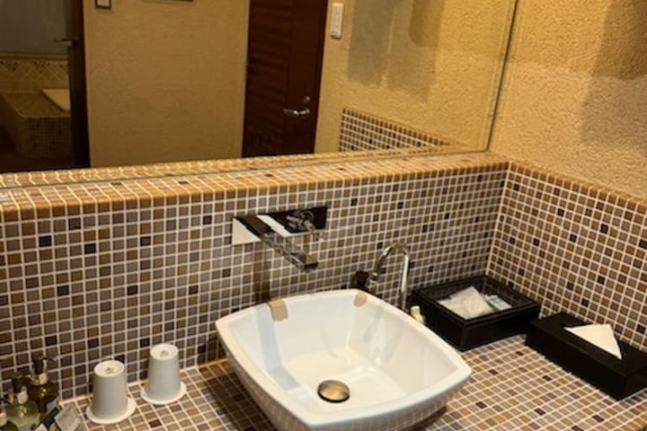 Room 8 of 29