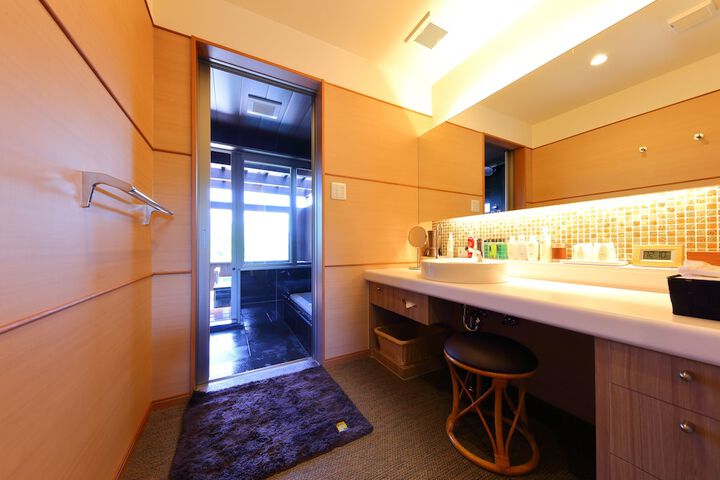 Room 6 of 111