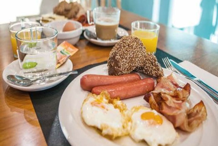 Breakfast/Coffee Service 32 of 45