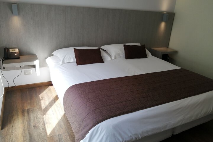 Room 16 of 74