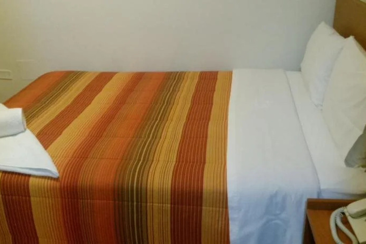 Room 11 of 18