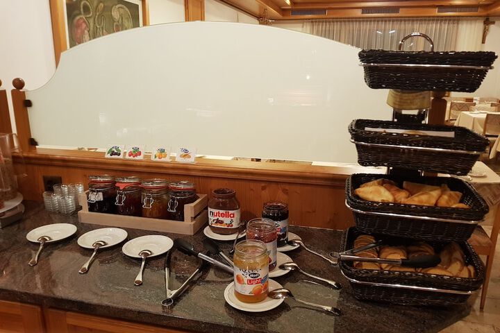 Dining 44 of 76
