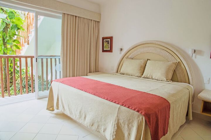 Room 3 of 37