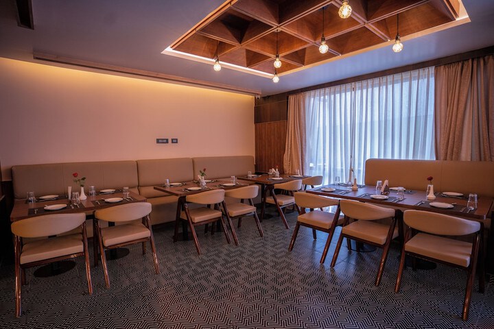 Dining 38 of 41