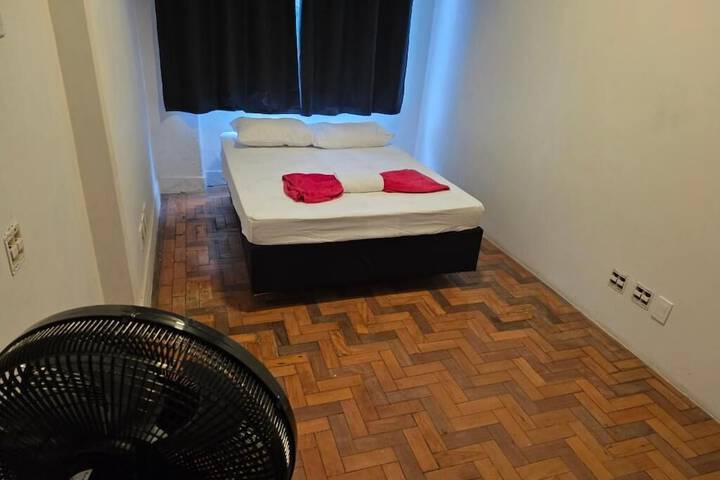 Room 3 of 28