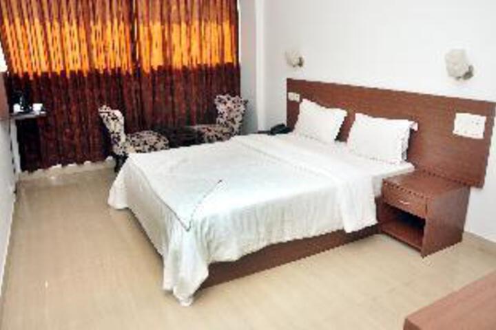 Room 6 of 7