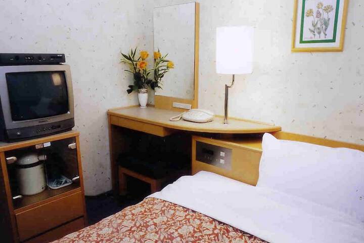 Room 2 of 4