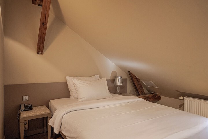 Room 45 of 85