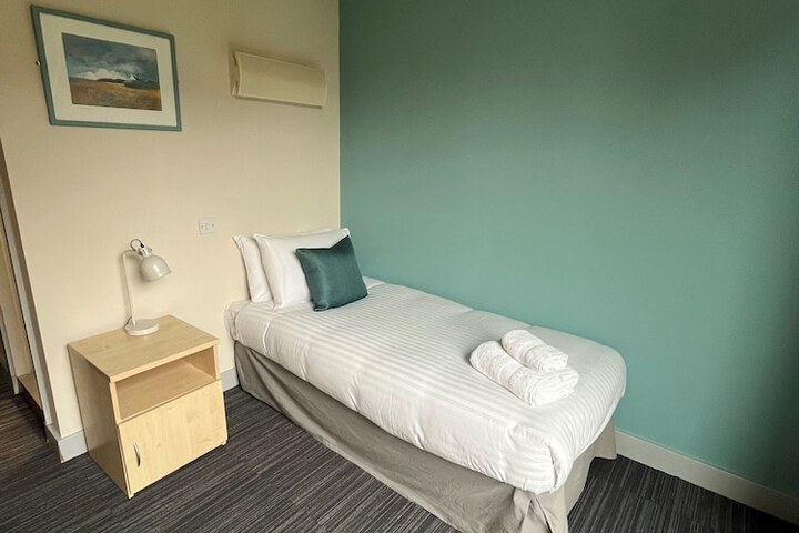 Room 5 of 11