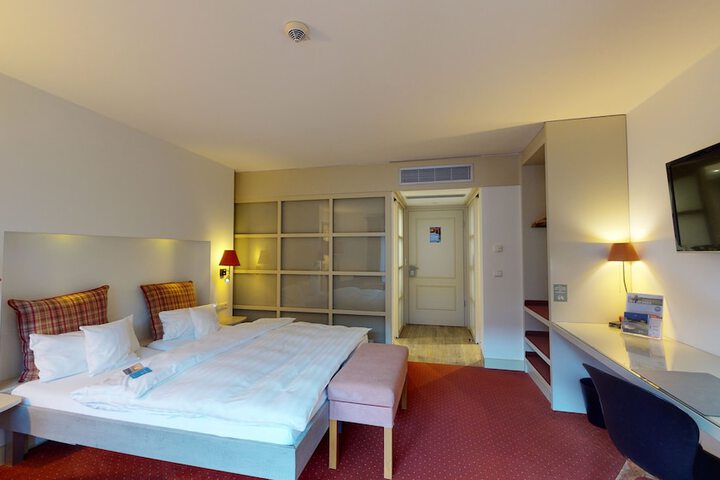 Room 3 of 26