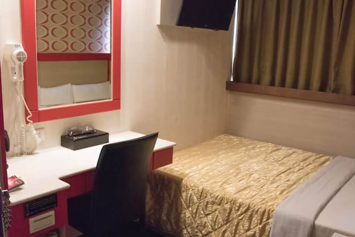 Room 14 of 33