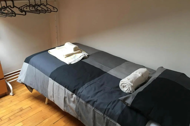 Room 4 of 15