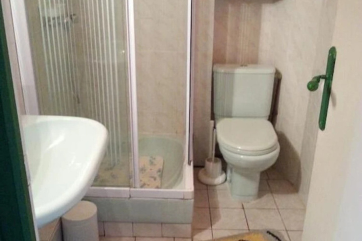 Room 8 of 11