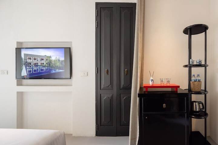 Room 2 of 40