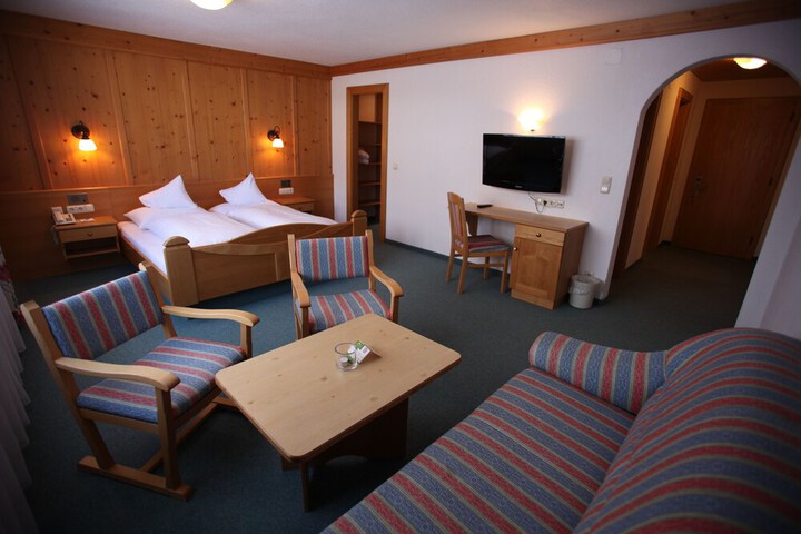 Room 32 of 90