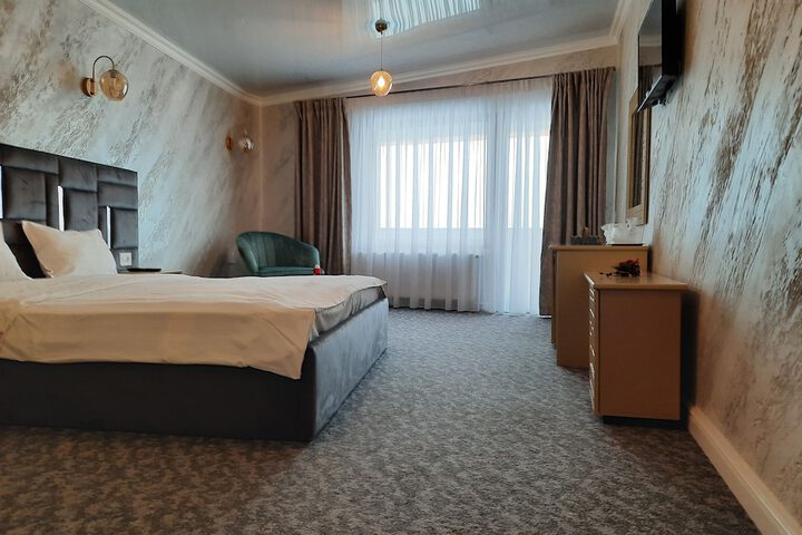Room 2 of 113