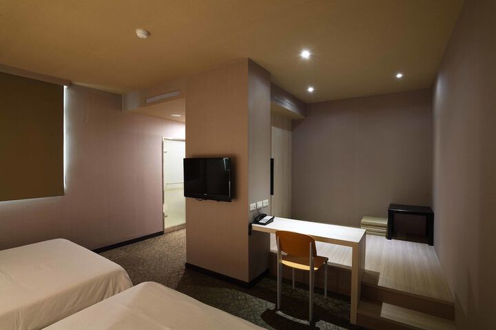 Room 13 of 203