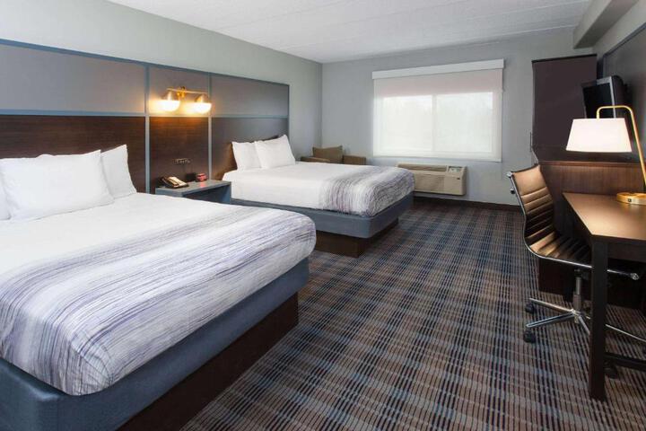 2 Queen Beds (8 of 9)