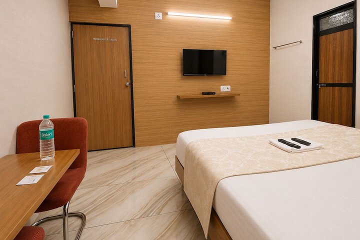 Room 8 of 16