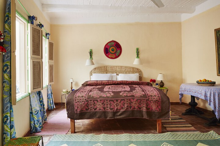 Room 10 of 14
