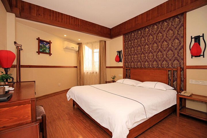 Room 32 of 51