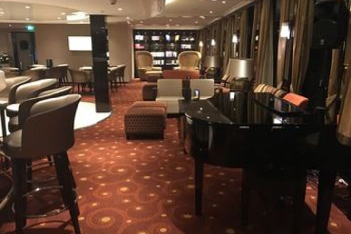 Lounge 67 of 80