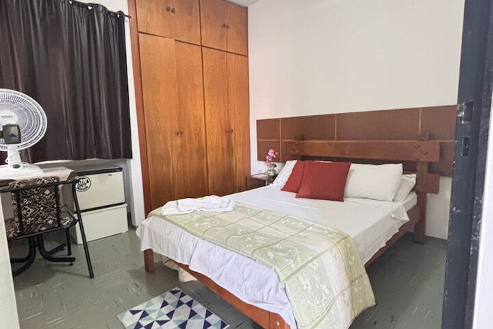 Room 4 of 14