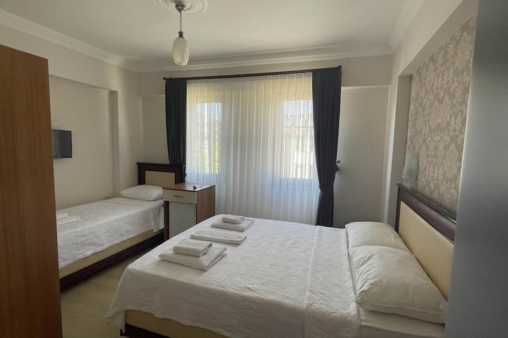 Room 32 of 93