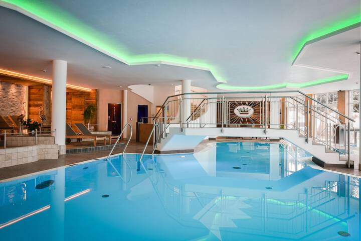 Hotel Pool