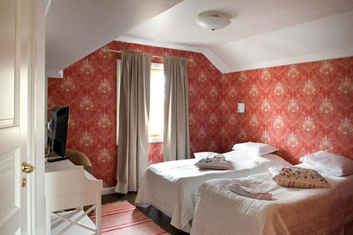 Room 14 of 36