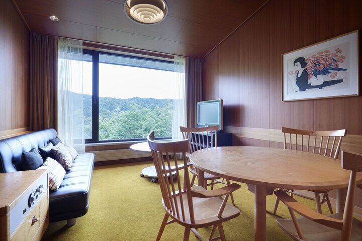 Room 17 of 46