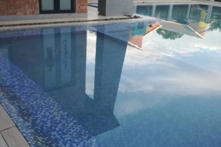 Pool 12 of 21