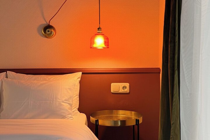 Room 4 of 33