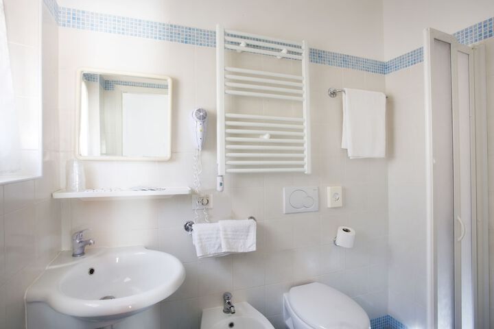 Room 15 of 26