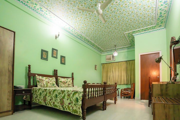 Room 16 of 76
