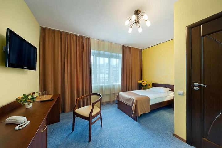 Room 11 of 37