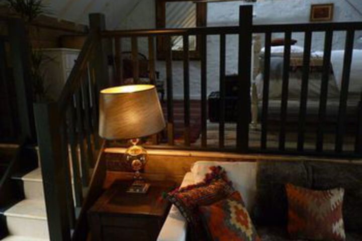 Room 6 of 13