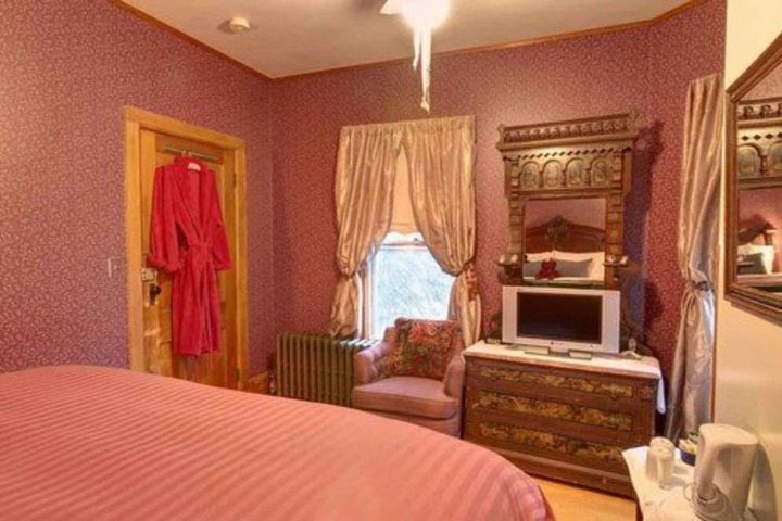 Room 26 of 100