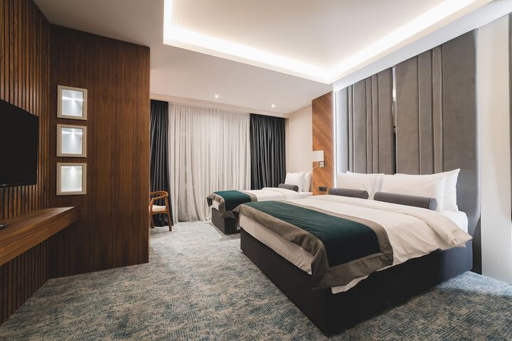 Room 15 of 93