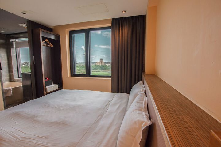 Room 36 of 64