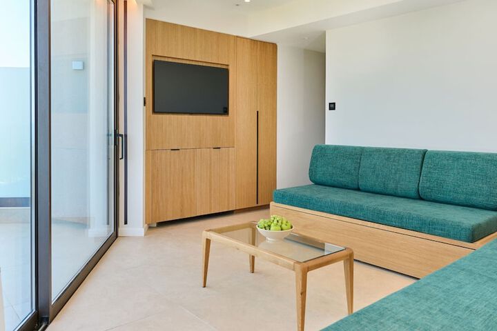 Room 15 of 93