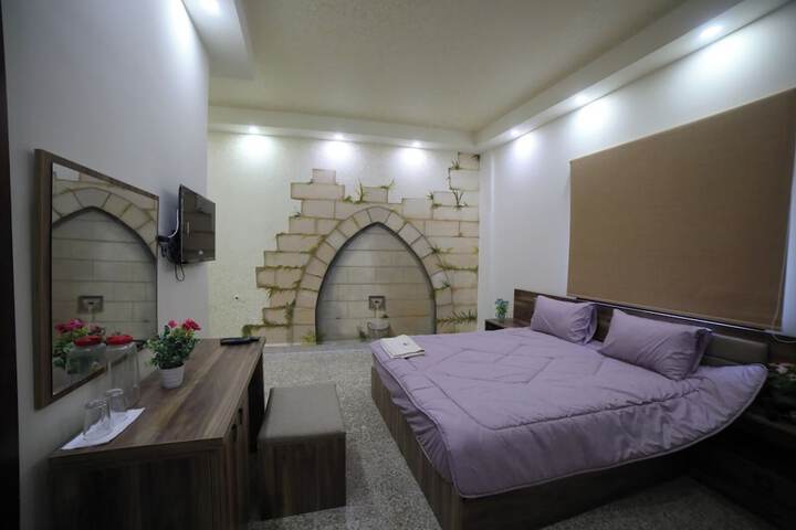 Room 5 of 9
