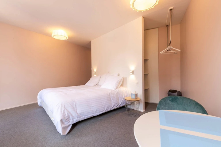Room 6 of 20