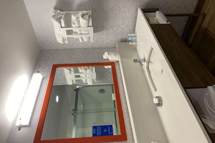 Room 179 of 204