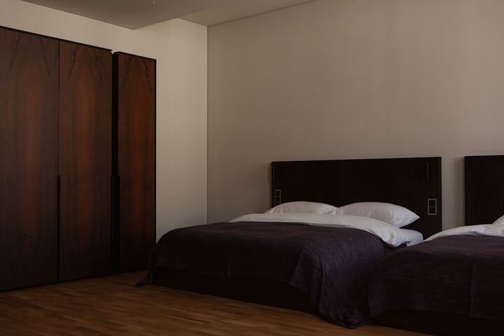 Room 17 of 183