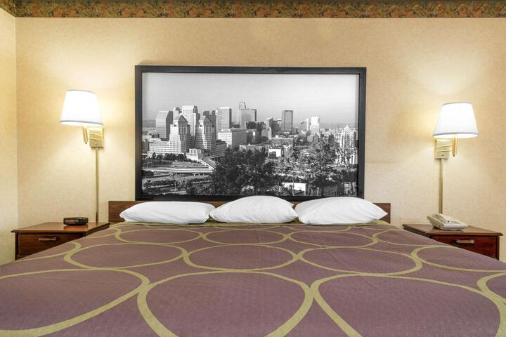 1 King Bed (2 of 11)