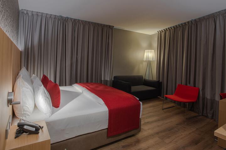 Room 5 of 46