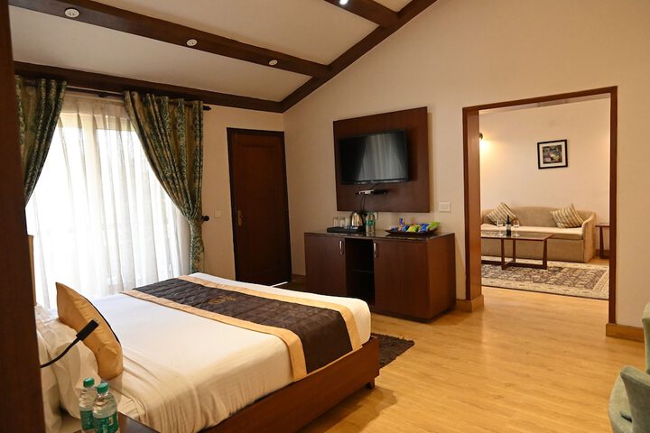 Room 7 of 63